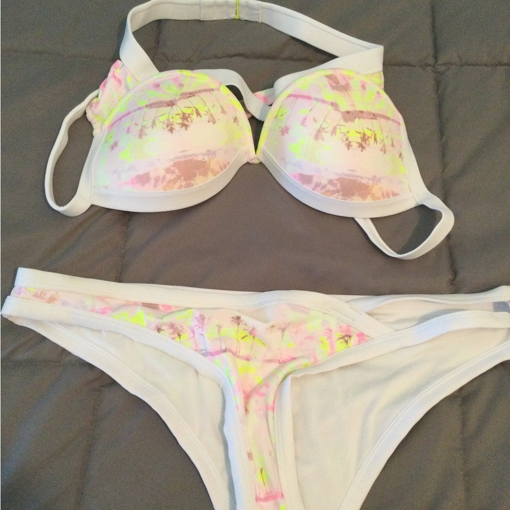Victoria’s Secret bikini